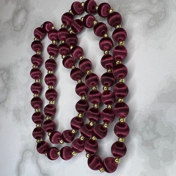 Ruby Red Silk Thread Wrapped Bead Gold Tone Vintage MCM Estate Necklace - Picture 8 of 10